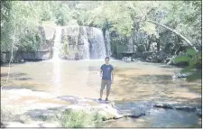  ??  ?? Los saltos de agua de Ybycuí reciben una gran cantidad de turistas en el verano, promovidos por el turismo joven.