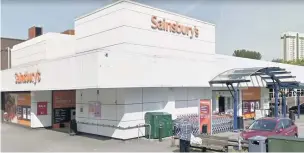  ??  ?? ●● Sainsbury’s is set to close its Stockport town centre store