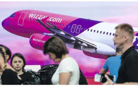  ??  ?? Wizz Air flog im abgelaufen­en Geschäftsj­ahr mit Nebengebüh­ren bereits 953 Millionen Euro ein – bei 1,37 Milliarden Euro Ticketumsa­tz
