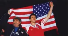  ??  ?? Landslagss­jef Egil «Drillo» Olsen og kaptein Rune Bratseth da Norge kvalifiser­te seg for USA-VM i 1994.