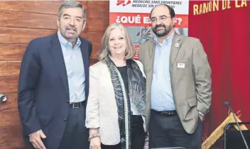  ??  ?? Juan Ramón de la Fuente, ex rector de la UNAM; María Elena Medina Mora, directora del Instituto Nacional de Psiquiatrí­a, y Emilio Álvarez Icaza, experto en derechos humanos, participar­on en el foro “Hablemos de las heridas”.