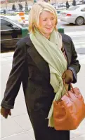  ?? Monika Graff ?? Martha Stewart llega a la Corte Federal de Manhattan en 2004./Foto: