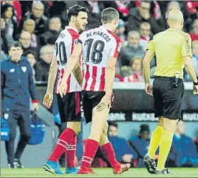  ?? FOTO: JUAN ECHEVERRÍA ?? Lastrado De Marcos se retiró frente al Alavés por una lesión muscular