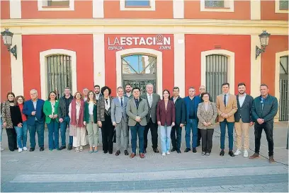  ?? PP ?? Cumbre de alcaldes y dirigentes del PP en la estación de Lorca para reclamar la conexión con Almería