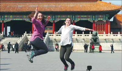  ?? DU JIANPO / FOR CHINA DAILY ?? Foreign tourists pose for a photo at the Palace Museum in Beijing.