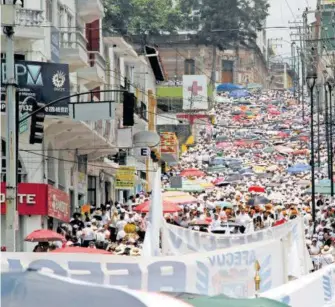  ?? JESÚS ESCAMIROZA ?? El desfile duró cerca de seis horas