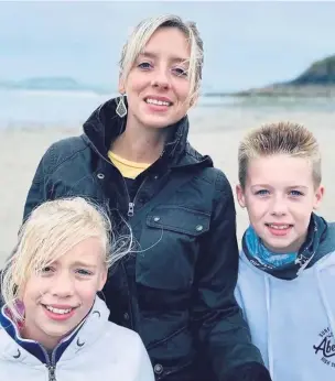  ??  ?? ●●Now recovering – Samantha Smith with daughter Brooke and son Jensen on holiday this summer