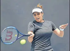  ?? GETTY IMAGES ?? Sania Mirza unleashes her trademark forehand during her first round doubles match at the Hobart Internatio­nal.