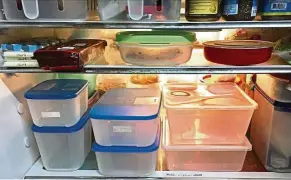 ?? — WONG LI ZA/The Star ?? Don’t leave too many empty spaces inside the fridge; fill up using empty containers or boxes to prevent cold air from escaping when opening doors.