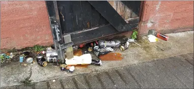  ?? Pics: Donal Hackett. ?? Evidence of drinking and anti-social behaviour piles up on Hudson’s Lane in the city centre.