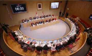  ?? (Photos Cyril Dodergny) ?? Ambiance de travail, hier dans l’hémicycle, pour la première des trois séances publiques consacrées au budget rectificat­if.