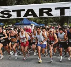  ?? Shuttersto­ck ?? Participa de la carrera de 5K de los Houston Texans, ‘Running of the Bulls’.