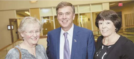  ?? STAFF PHOTOS BY NICOLAUS CZARNECKI ?? ‘IT’S HOW YOU FIND MEANING’: From left, Barbara Blakeney, Curry President Kenneth K. Quigley Jr. and Karen Daley.