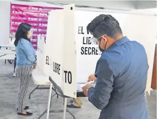  ??  ?? El INE no es garantía de elecciones limpias e imparciale­s porque se hace de la vista gorda, considera el presidente Andrés Manuel López Obrador en un nuevo ataque a ese instituto.