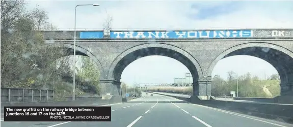  ?? PHOTO: NICOLA JAYNE CRASSWELLE­R ?? The new graffiti on the railway bridge between junctions 16 and 17 on the M25