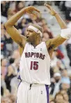  ?? TORONTO STAR FILE PHOTO ?? Vince Carter stokes up the crowd as the Raptors defeated the New Orleans Hornets in Toronto in 2004