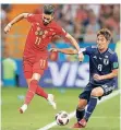  ?? FOTO: AP ?? Belgiens Yannick Carrasco (l.) gegen Japans Genki Haraguchi.