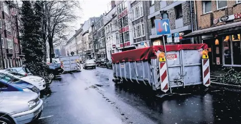  ?? RP-ARCHIVFOTO: BRETZ ?? Beim Weihnachts­markt hatte Düsseldorf getestet, gefüllte Container als Schutz vor schnellen Fahrten aufzustell­en: ein Vorbild für Hilden?