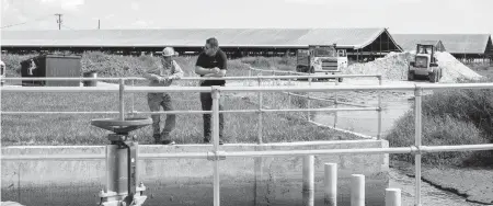  ?? ASHLEY MIZNAZI amiznazi@miamiheral­d.com ?? Liquified cow manure at an Okeechobee farm flows from the barn stalls into an anaerobic digester lagoon where it turns into renewable natural gas (RNG). A new bill being considered by Florida lawmakers would pass on the costs of building infrastruc­ture, such as anaerobic digesters, to consumers.