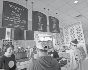  ?? PHOTOS BY NIKKI BOERTMAN, THE COMMERCIAL APPEAL ?? Diners line up to place their food order at Staks Pancake Kitchen.