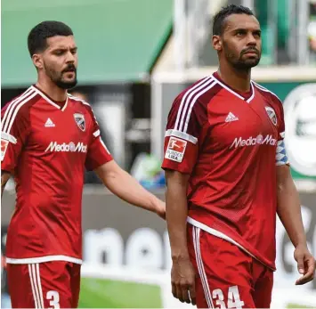  ?? Foto: Roland Geier ?? Heute gilt es: Verlieren Anthony Jung (links) und Marvin Matip mit dem FC Ingolstadt beim SC Freiburg, steht der Abstieg aus der Fußball Bundesliga fest.