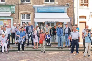  ?? FOTO: KIRCHHOLTE­S ?? Auch in Bayeux machte die Reisegrupp­e aus Lank Station bei ihrer Reise in die Normandie.