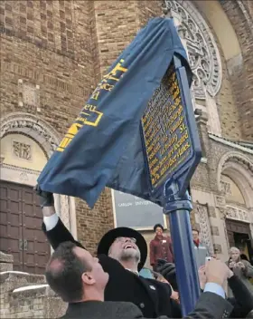  ?? Post-Gazette ?? Pittsburgh Mayor Luke Ravenstahl, left, helps Andrew Masich unveil a marker honoring architect John T. Comes in front of St. Agnes Center in January 2013. Mr. Masich represente­d the Pennsylvan­ia Historical & Museum Commission.