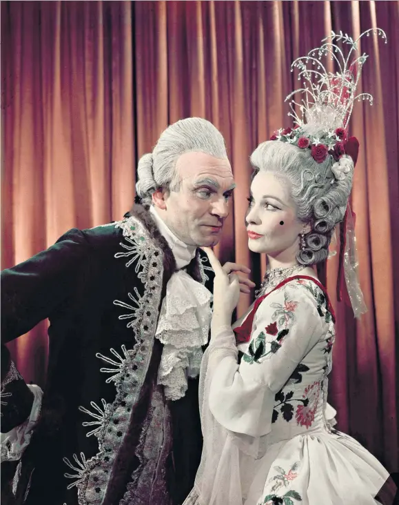  ?? ?? g ‘That’s the man I’m going to marry’: Laurence Olivier and Vivien Leigh as Sir Peter and Lady Teazle in a 1949 production of The School for Scandal