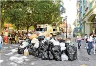  ?? ?? Problema. La complicada situación del servicio de recolecció­n de basura se ha prolongado por tres semanas.