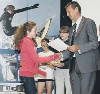  ??  ?? Bronwen Owen meets former Great Britain middle distance runner Steve Cram