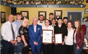  ??  ?? The Houlihan family; Sean and Sinead with Fódhla, Cian, Keelin and Sean Junior with Yes Chef Nick’s Seafood and Gastro Bar Award with staff members Bill Tobin, Enda Sweeney, Clodagh Sugrue, Jun Rodis, Lucy Knight, Daithi Roche, and Shane Griffin at Nick’s Restaurant, Killorglin.