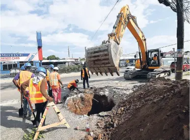  ?? RICARDO MAKYN/MULTIMEDIA PHOTO EDITOR ?? National Works Agency employees digging up a section of Hagley Park Road, St Andrew in the vicinity of York Avenue.