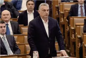  ??  ?? Al governo dal 2010.
Il premier ungherese ieri in Parlamento mentre gli vengono attribuiti i «poteri speciali»
EPA