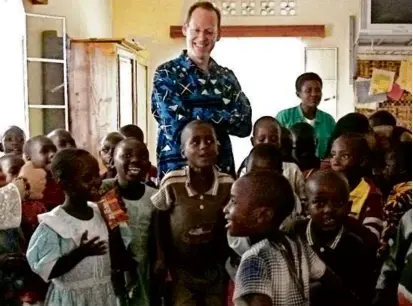  ?? ERIC NEUDEL FOR THE BOSTON GLOBE/FILE ?? Dr. Paul Farmer (center) was a global health champion and cofounder of Partners In Health..