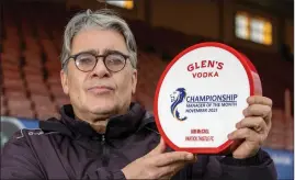  ?? ?? Ian McCall collects the Championsh­ip Manager of the Month prize