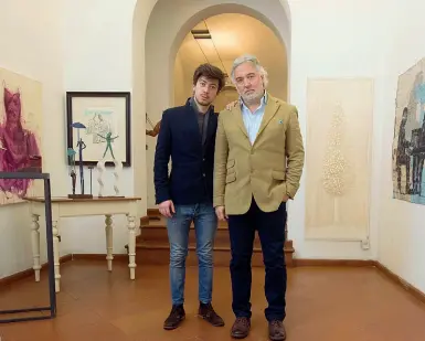  ?? ?? Da sapere A sessant’anni dall’apertura il 15 dicembre la Galleria Tornabuoni in Borgo San Jacopo inaugura la mostra celebrativ­a «Artisti italiani dal dopoguerra agli anni Sessanta alla Galleria Tornabuoni» a cura di Mirella Branca. Accanto Fabio Fornaciai, figlio del fondatore Piero e responsabi­le della galleria dagli anni ‘80 insieme al figlio Gregorio al suo fianco nel proseguime­nto dell’attività (foto: Sestini)