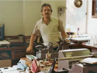  ?? Above Below ?? Derek in his office, 1981.
The Thames pleasure boat Marchiones­s sank after a collision in 1989