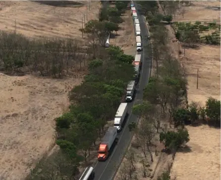  ?? ARCHIVO Ln ?? Cientos de camiones hacen fila en Rivas, Nicaragua, para entrar a Costa Rica por la frontera de Peñas Blancas. Muchos llevan varados allí dos semanas por el cierre que impuso Daniel Ortega.