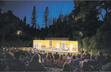  ?? Photograph­s by Myung J. Chun Los Angeles Times ?? THE VOLCANO THEATRE Company performs Noel Coward’s “Hay Fever” to a nearly packed amphitheat­er on Sept. 3 after more than a year of closures and reopenings because of the COVID-19 pandemic and wildfires.