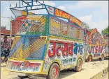  ?? HT PHOTO ?? The band trolleys parked on roadside on Sultanpur Road in ■
Lucknow.