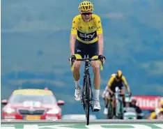  ?? Foto: David Stockman, dpa ?? Chris Froome konnte auf den letzten Metern nicht mehr folgen und verlor überra schend das Gelbe Trikot an Fabio Aru.