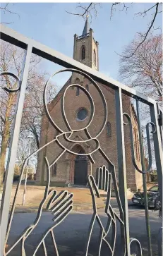  ?? RP-ARCHIVFOTO: EVERS ?? Die Pfarrkirch­e in Nütterden gehört zu den Gotteshäus­ern, die im neuen Jahrespfar­rbrief enthalten sind.