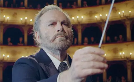  ??  ?? Direttore Franco Nero, 79 anni, nato a Parma, in una scena di «Havana Kyrie»: interpreta un vecchio direttore d’orchestra che resta senza lavoro