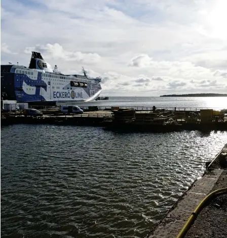  ??  ?? Utsikt som heter duga. Här byggs kvarteret Isabella på Busholmen. Kvarteret får bostäder för Hankenstud­enter,
■