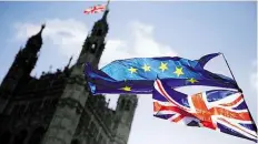  ?? DPA-BILD: XINHUAHUA ?? Wie lange weht die EU-Flagge noch gemeinsam mit dem Union Jack vor dem britischen Parlament?
