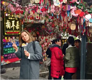  ??  ?? Visita a Ciqikou, una calle antigua de Chongqing.