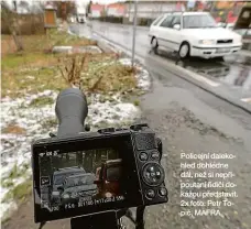  ??  ?? Policejní dalekohled dohlédne dál, než si nepřipouta­ní řidiči dokážou představit. 2x foto: Petr Topič, MAFRA