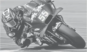  ?? — Gambar Bernama ?? MENINGKAT: Aksi Hafizh yang mewakili Red Bull KTM Tech3 ketika beraksi pada sesi Ujian Pramusim MotoGP 2019 di Litar Antarabang­sa Sepang, semalam.