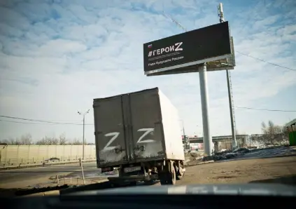  ?? © The New York Times Co. ?? This truck on a road near Moscow is marked with Z’s to show support for the invasion of Ukraine. The letter Z is now promoted by a Kremlin actively encouragin­g its fiercest loyalists to turn against the enemy within.