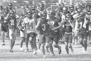  ?? ROB SCHUMACHER/ THE ARIZONA REPUBLIC ?? A year ago on July 29, football players at Chandler High School in Arizona were preparing for the 2019 season.